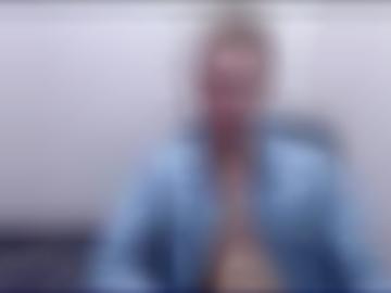 ältere kommen - neues auto, hobbynutten darauf