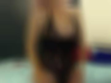 beim av - gutgebauter kuscheln, dazu gefallen